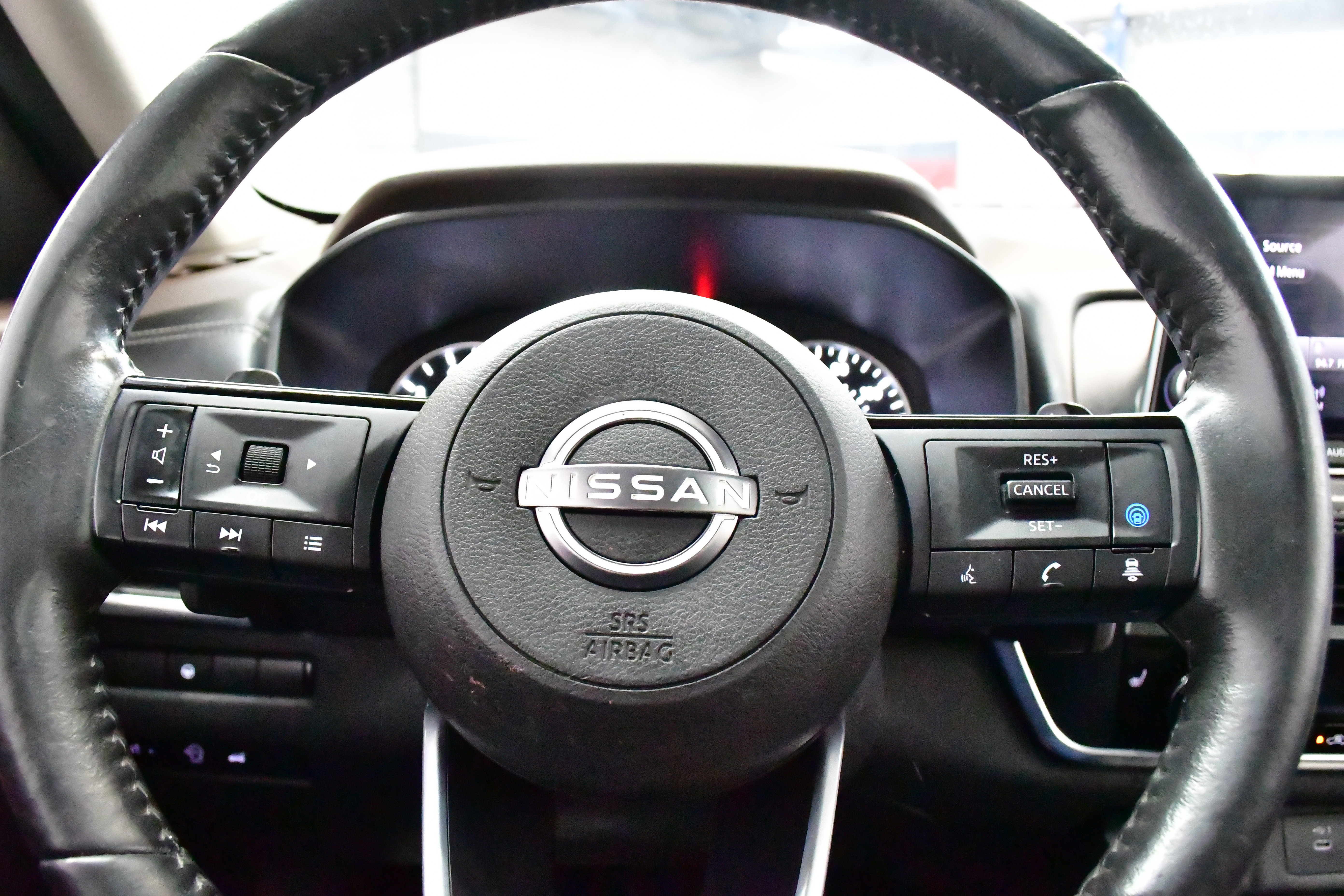 Used 2023 Nissan Rogue SV w/ SV Premium B Package image 39