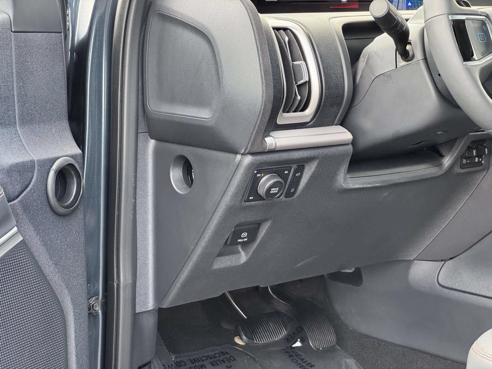 Used 2025 Ford Expedition Max Active AWD/4WD image 11