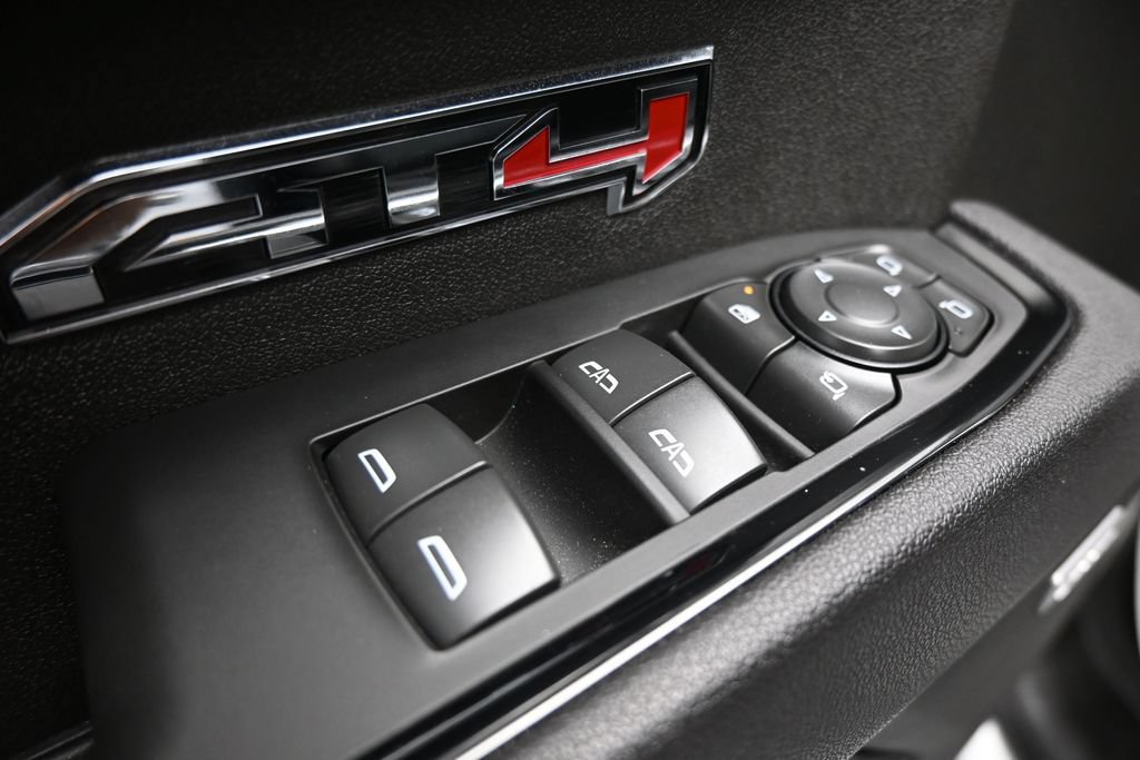 Used 2025 GMC Sierra 1500 AT4 w/ AT4 Preferred Package AWD/4WD image 11