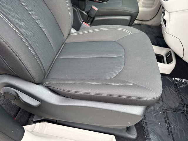 Used 2020 Chrysler Voyager LX w/ Cold Weather Group image 7