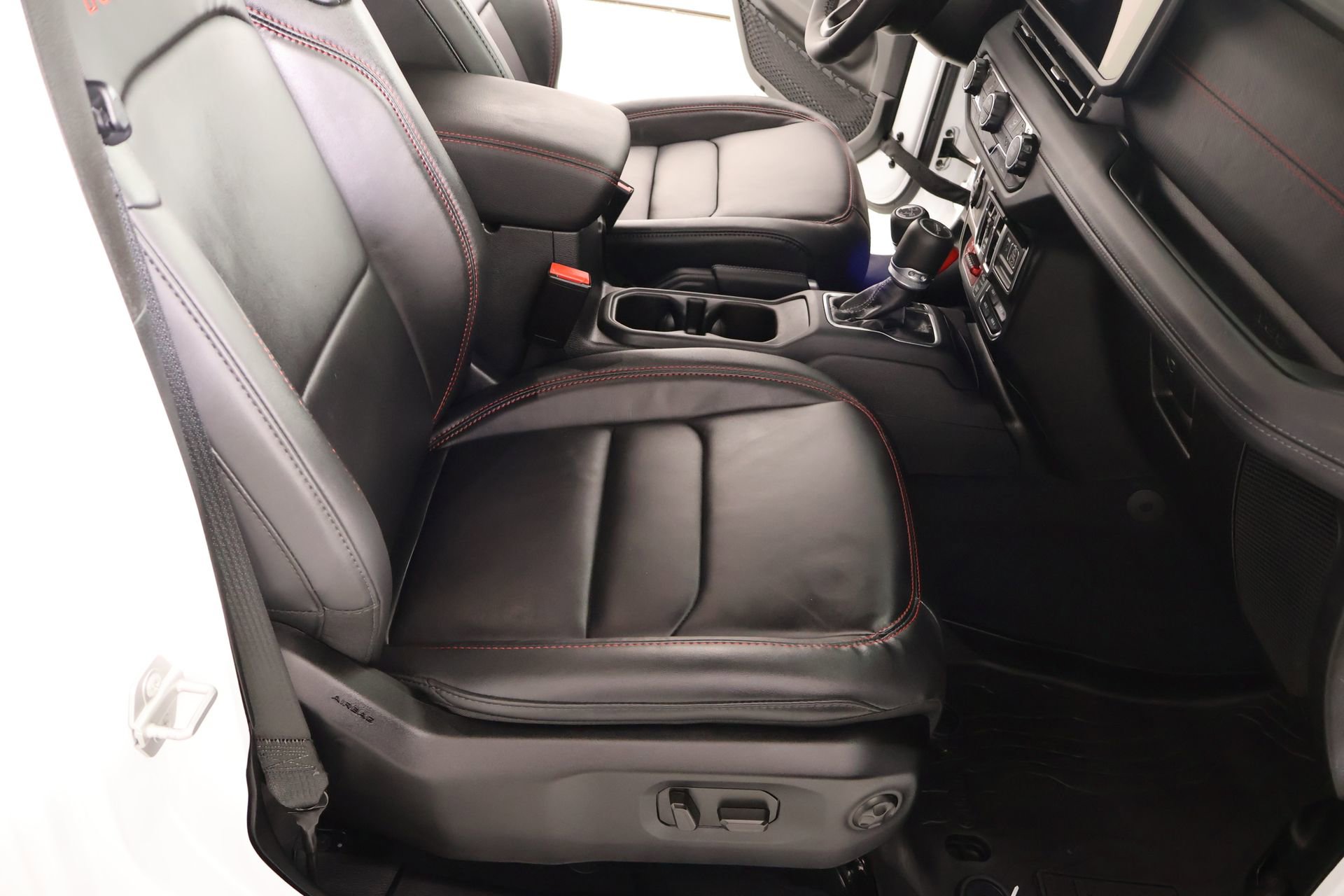 Used 2025 Jeep Gladiator Rubicon AWD/4WD image 14