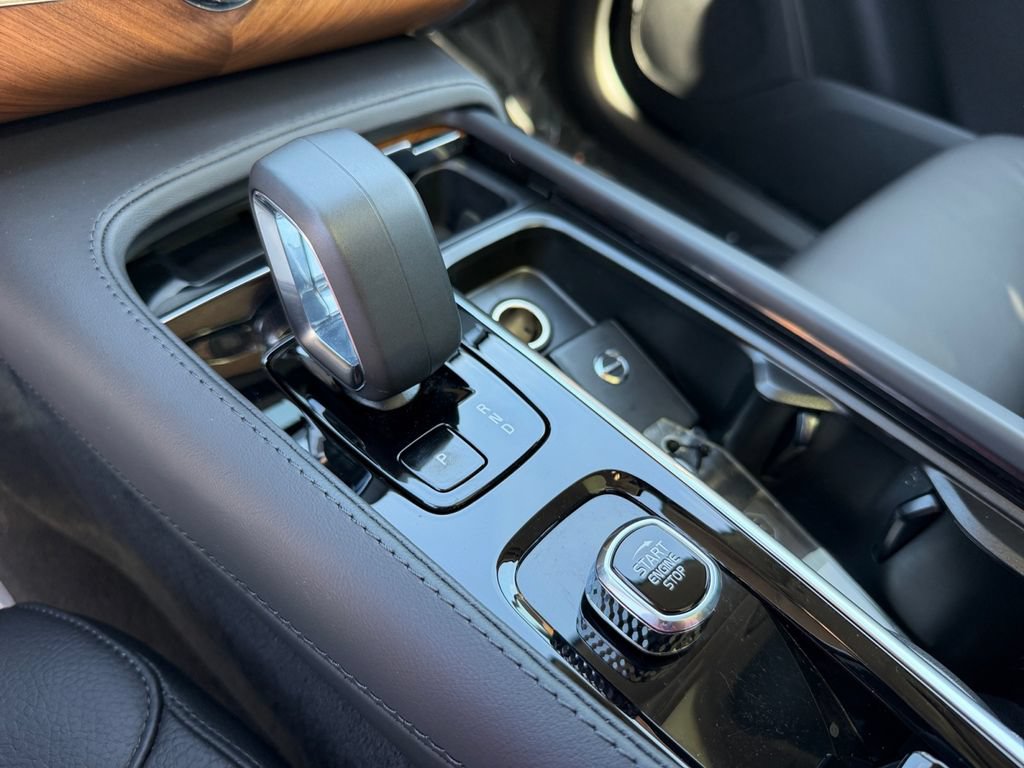 Certified 2025 Volvo XC90 T8 Plus AWD/4WD image 25