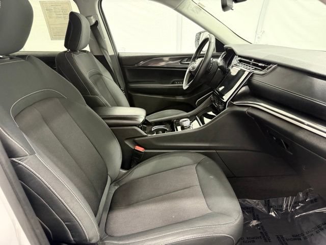 Used 2021 Jeep Grand Cherokee L Laredo w/ Luxury Tech Group I AWD/4WD image 24