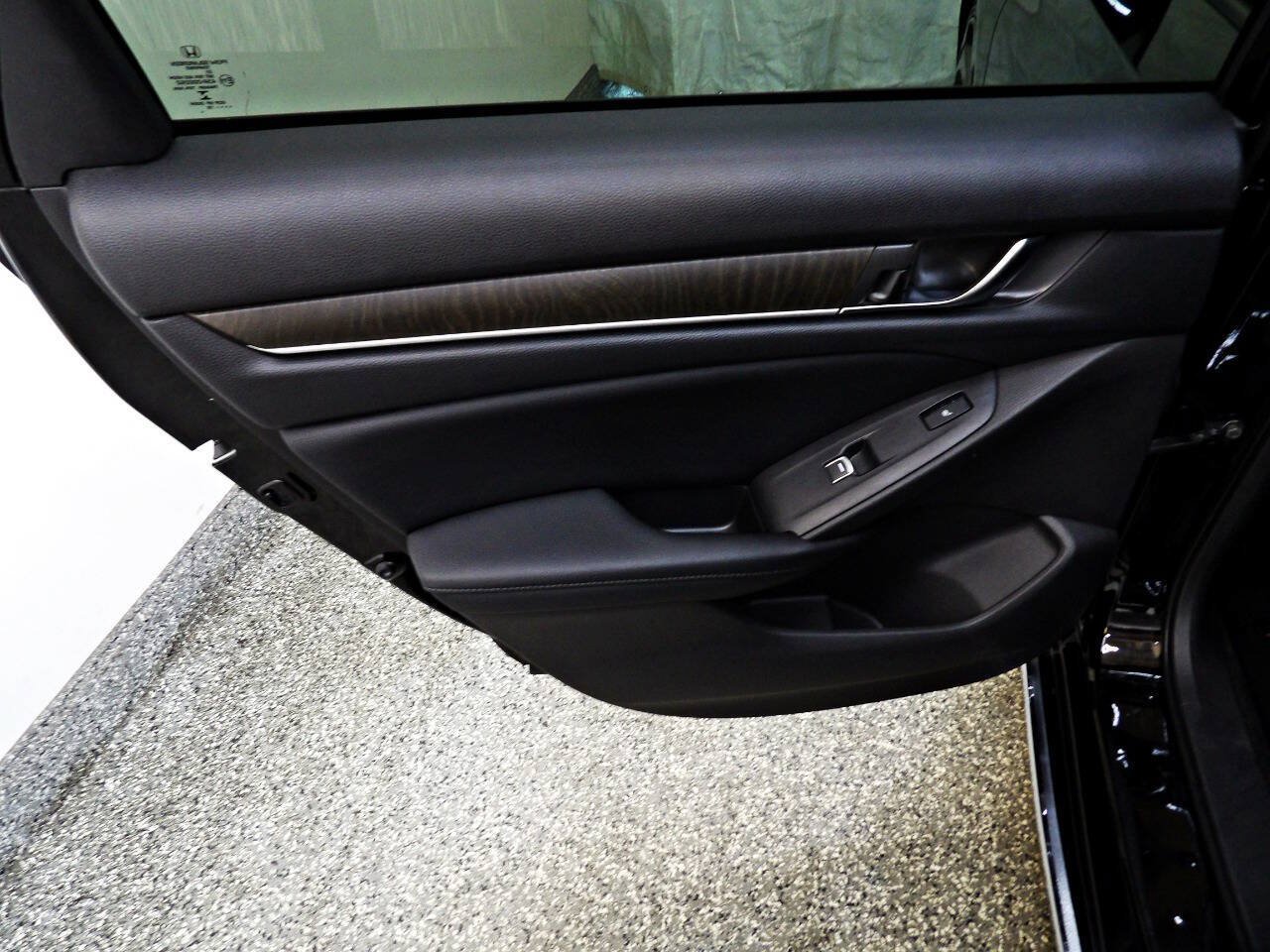 Used 2018 Honda Accord Touring image 9