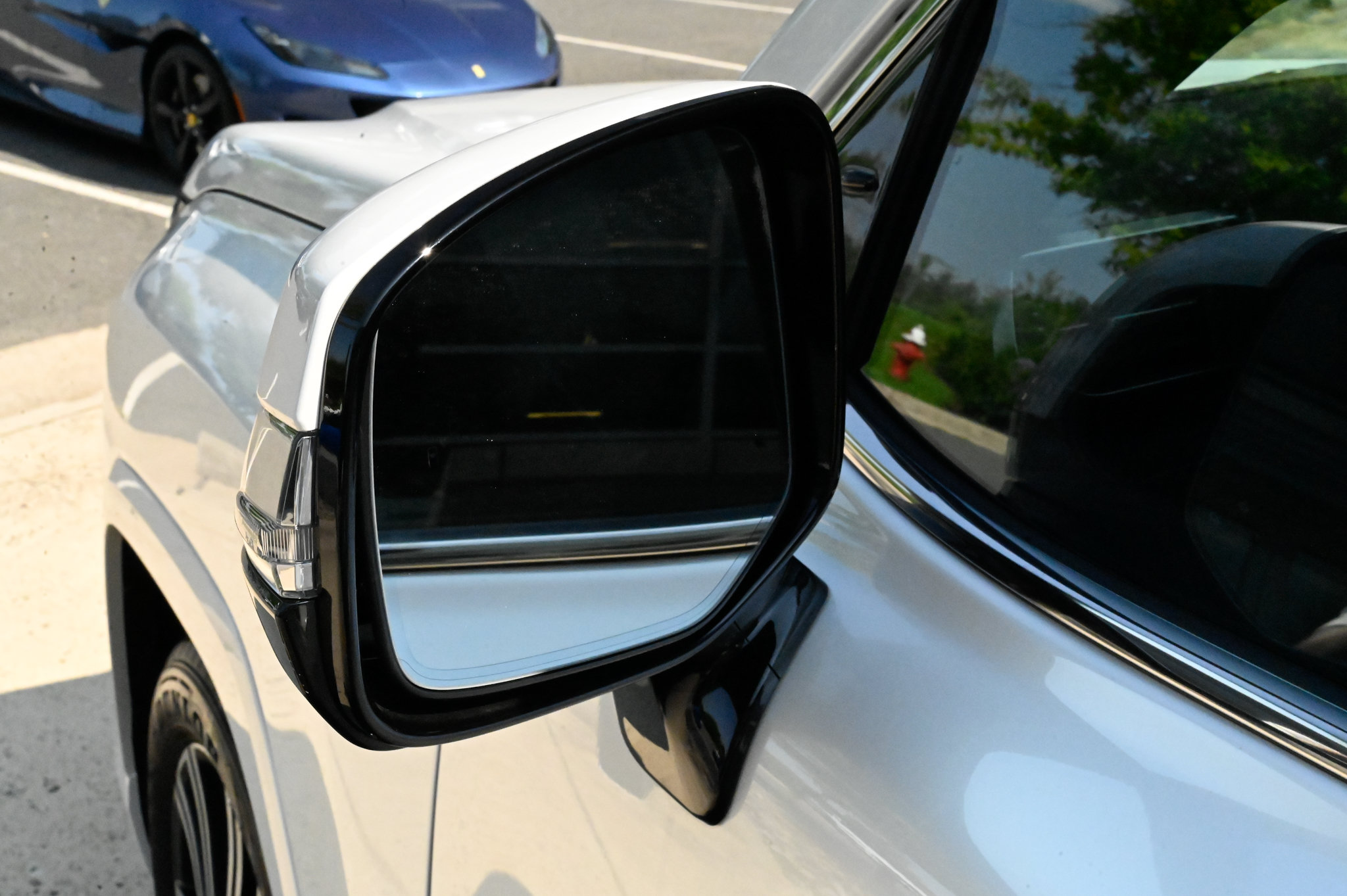 Used 2025 Lexus LX 600 4WD w/ Accessory Package (2T) image 14