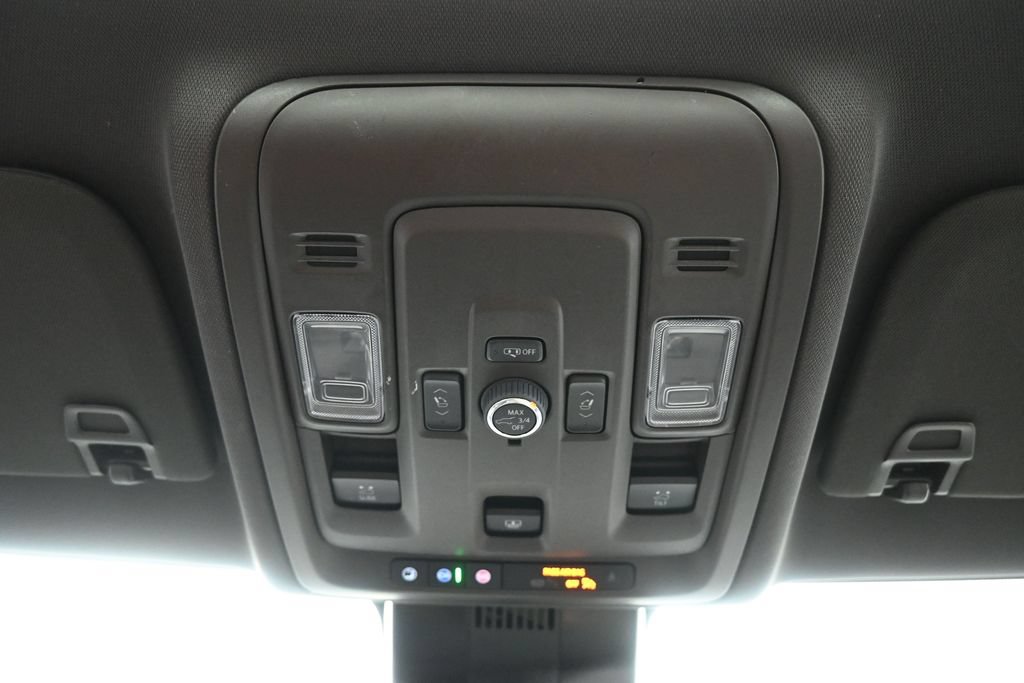 Used 2025 Chevrolet Suburban LT w/ Comfort Package AWD/4WD image 20