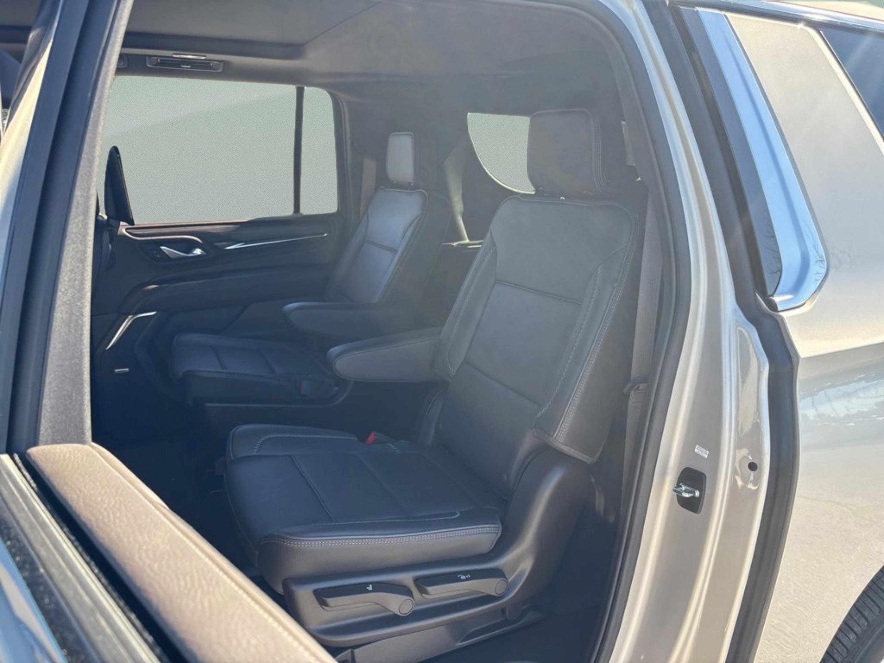 Used 2023 GMC Yukon XL Denali image 31