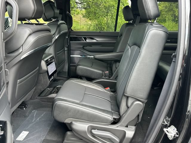 New 2026 Jeep Grand Wagoneer L Summit AWD/4WD image 17