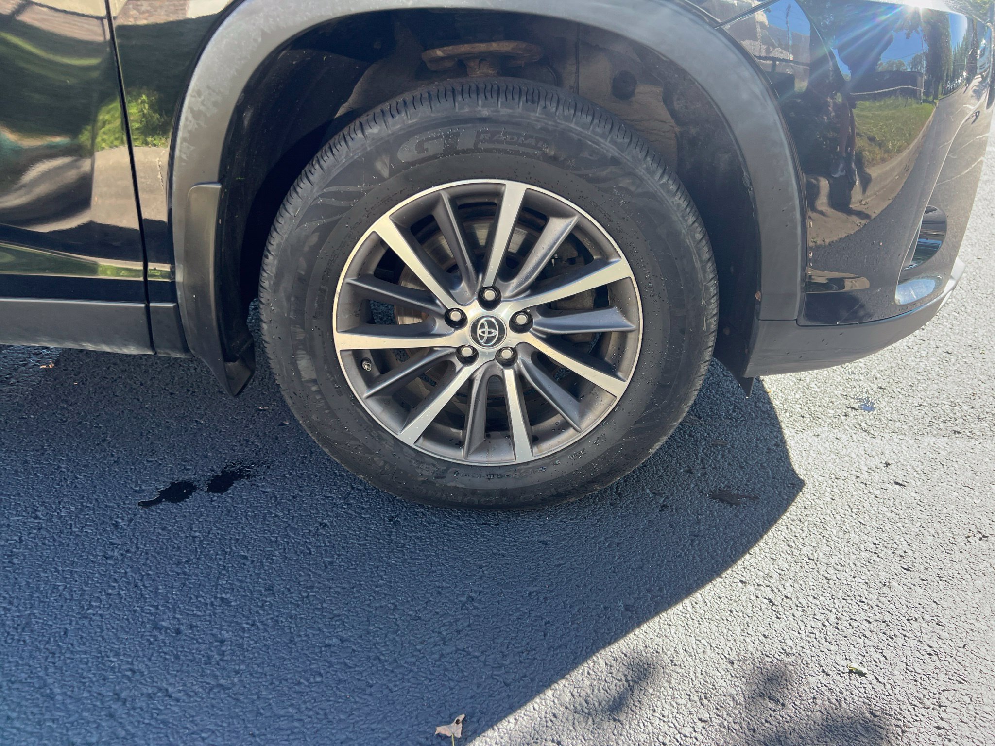 Used 2019 Toyota Highlander XLE AWD/4WD image 4