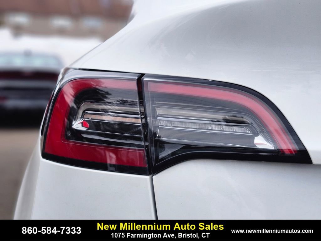 Used 2021 Tesla Model Y Long Range image 9