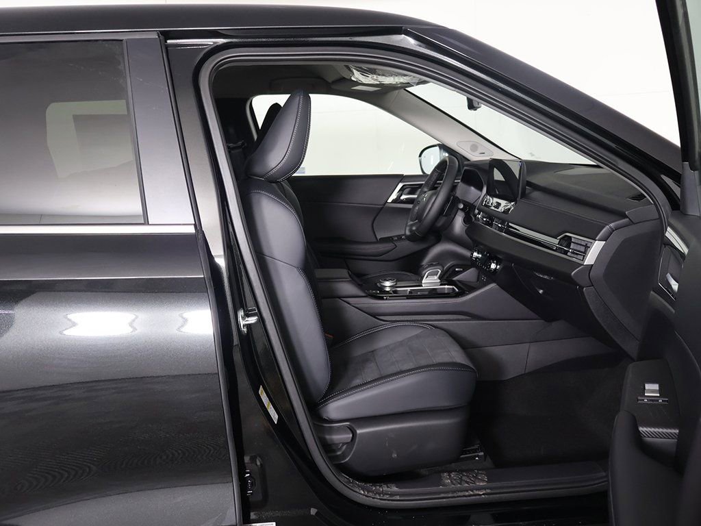 New 2026 Mitsubishi Outlander SE image 32