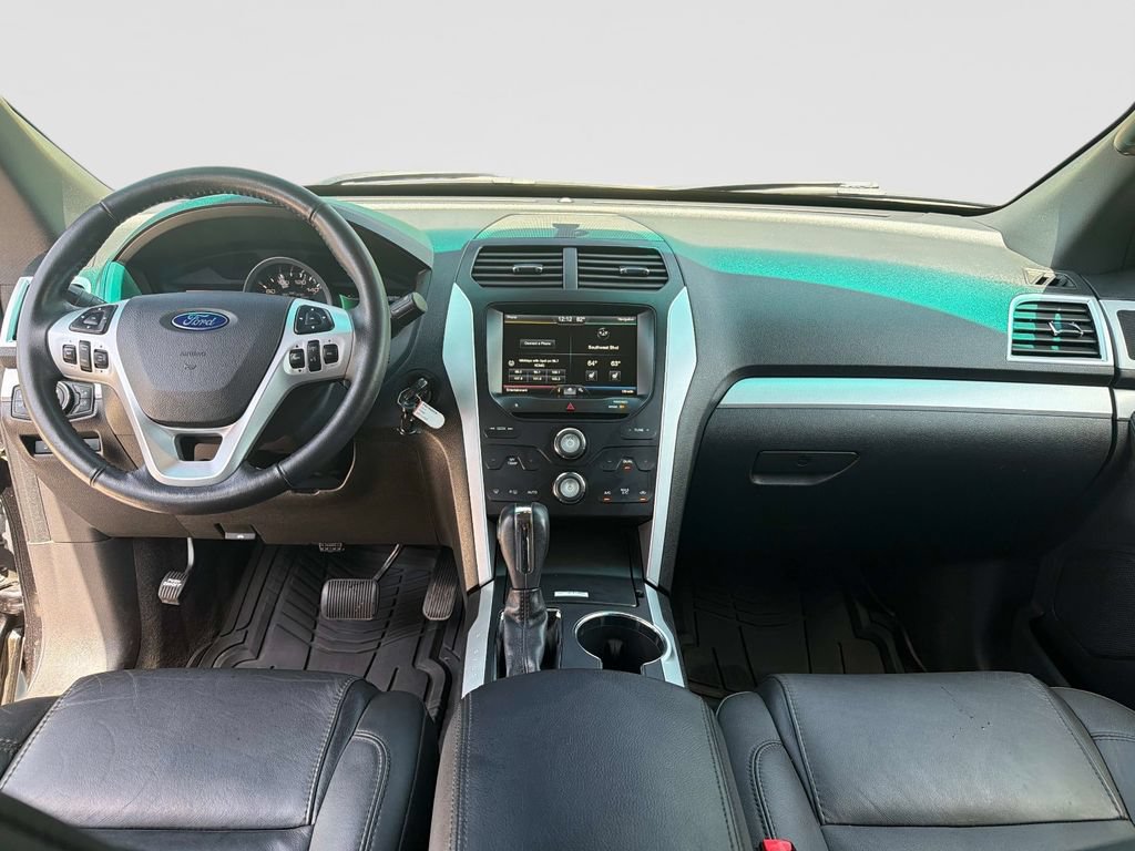 Used 2015 Ford Explorer XLT w/ Equipment Group 202B AWD/4WD image 19