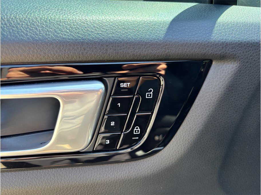 Used 2020 Porsche Cayenne image 25