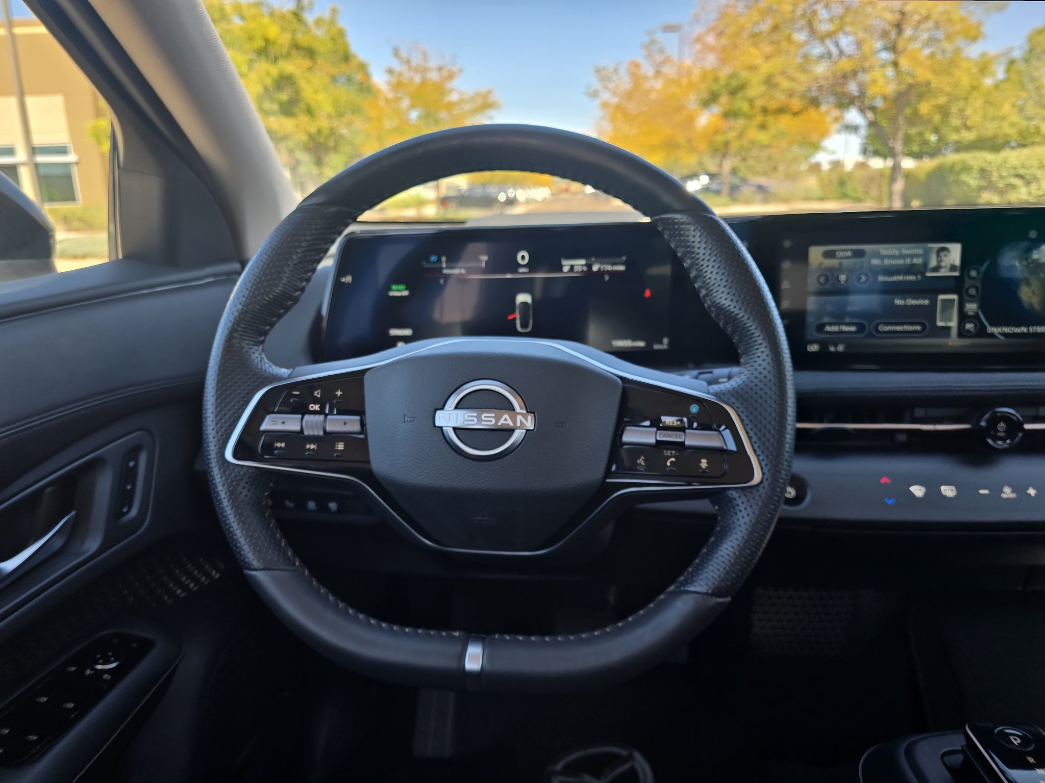 Used 2024 Nissan Ariya AWD image 27