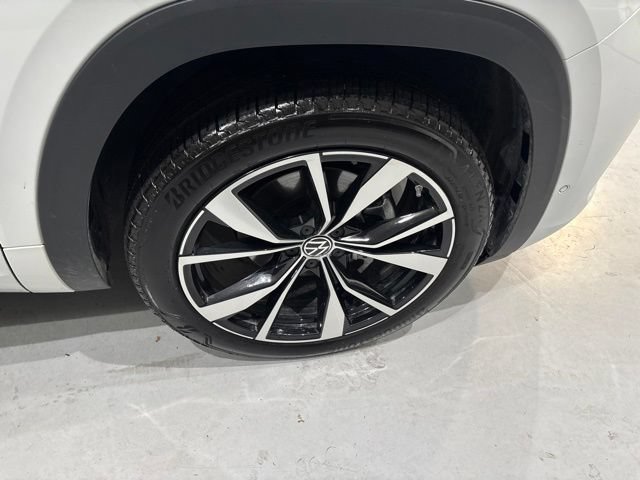 Used 2026 Volkswagen Atlas Cross Sport SEL Premium R-Line AWD/4WD image 38