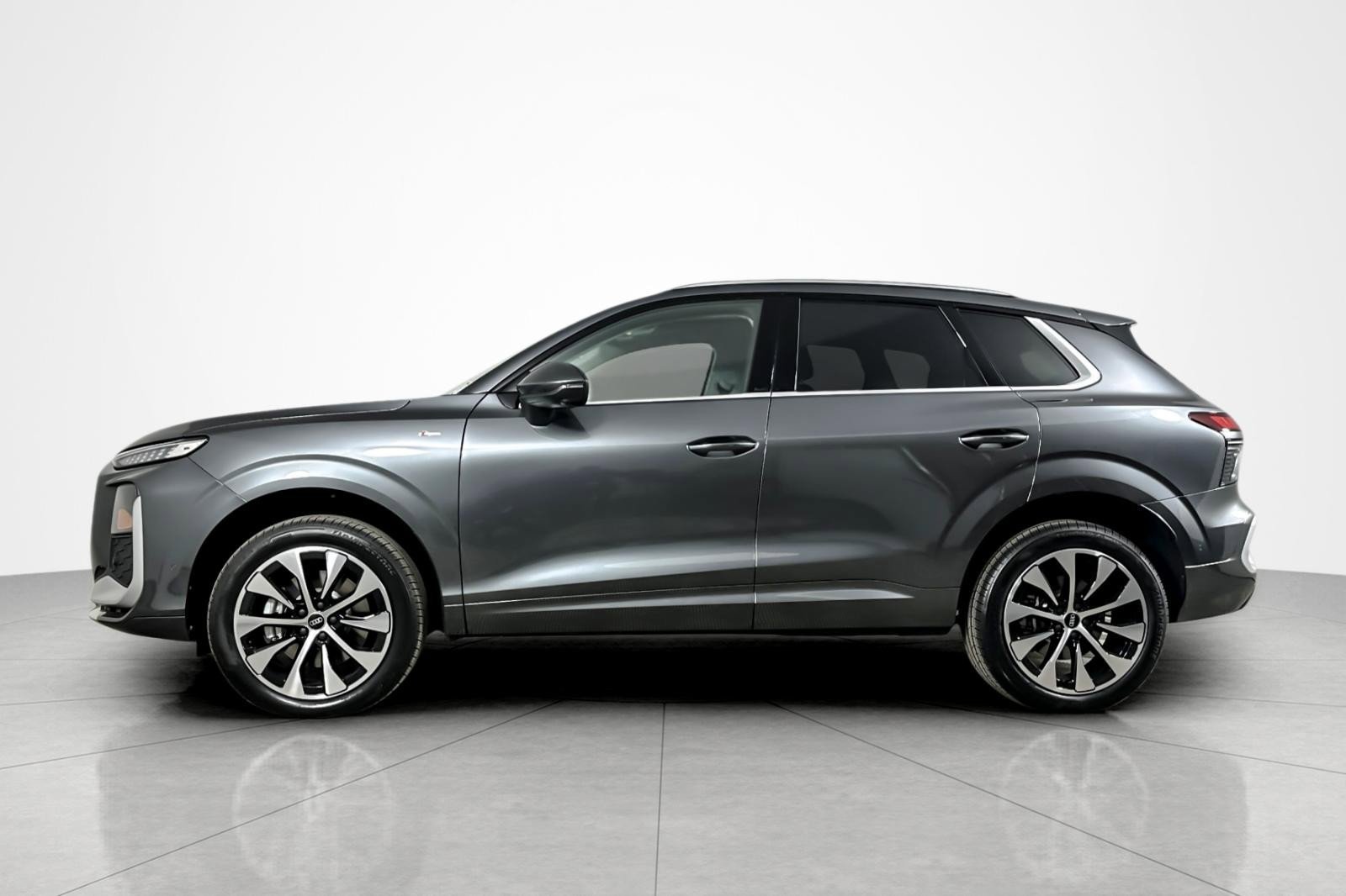 New 2026 Audi Q3 quattro 2.0T image 3