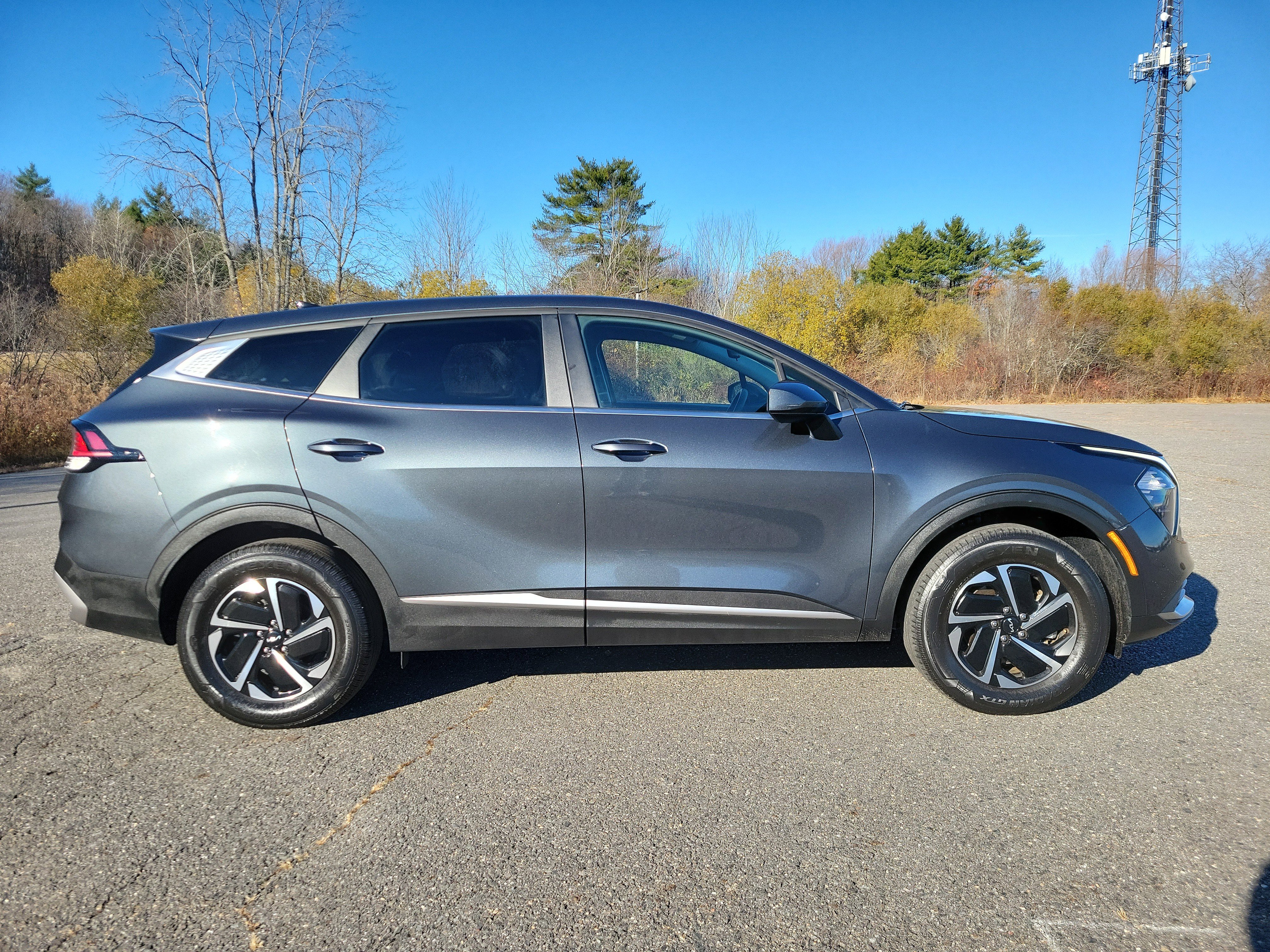 Used 2023 Kia Sportage LX image 4