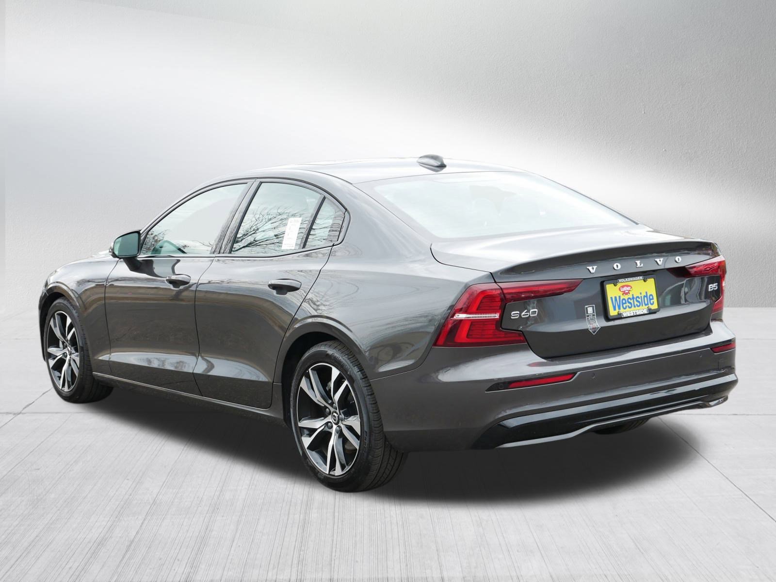 Used 2025 Volvo S60 B5 Core image 5