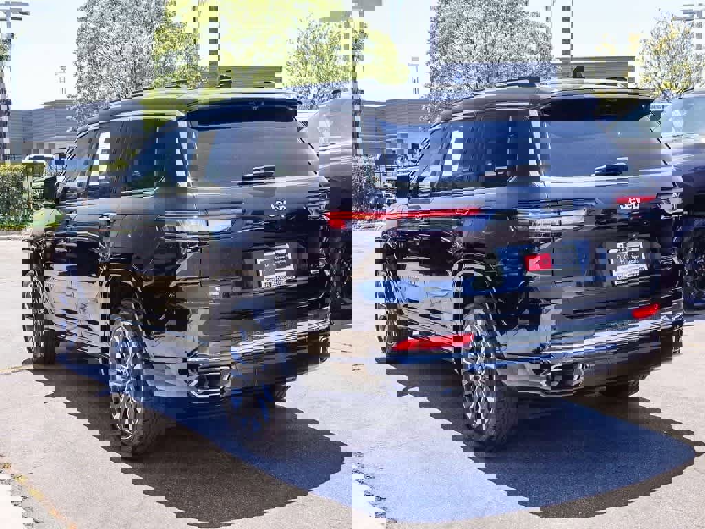 Certified 2022 Jeep Grand Cherokee L Overland w/ Luxury Tech Group IV image 6
