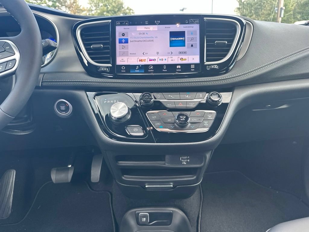 New 2027 Chrysler Pacifica Select AWD/4WD image 16
