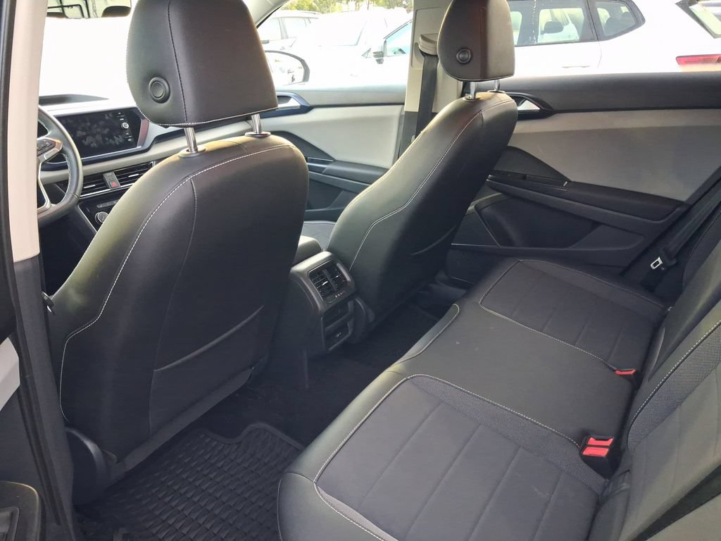 Certified 2023 Volkswagen Taos SE w/ Black Wheel Package FWD image 7
