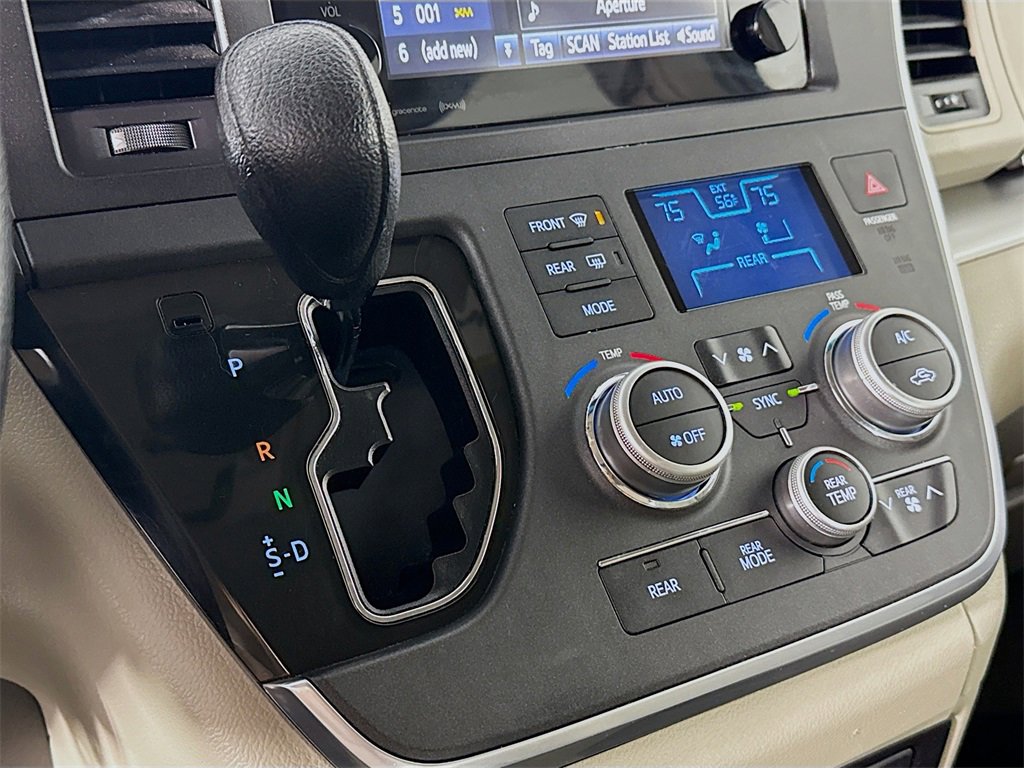 Used 2017 Toyota Sienna LE image 17
