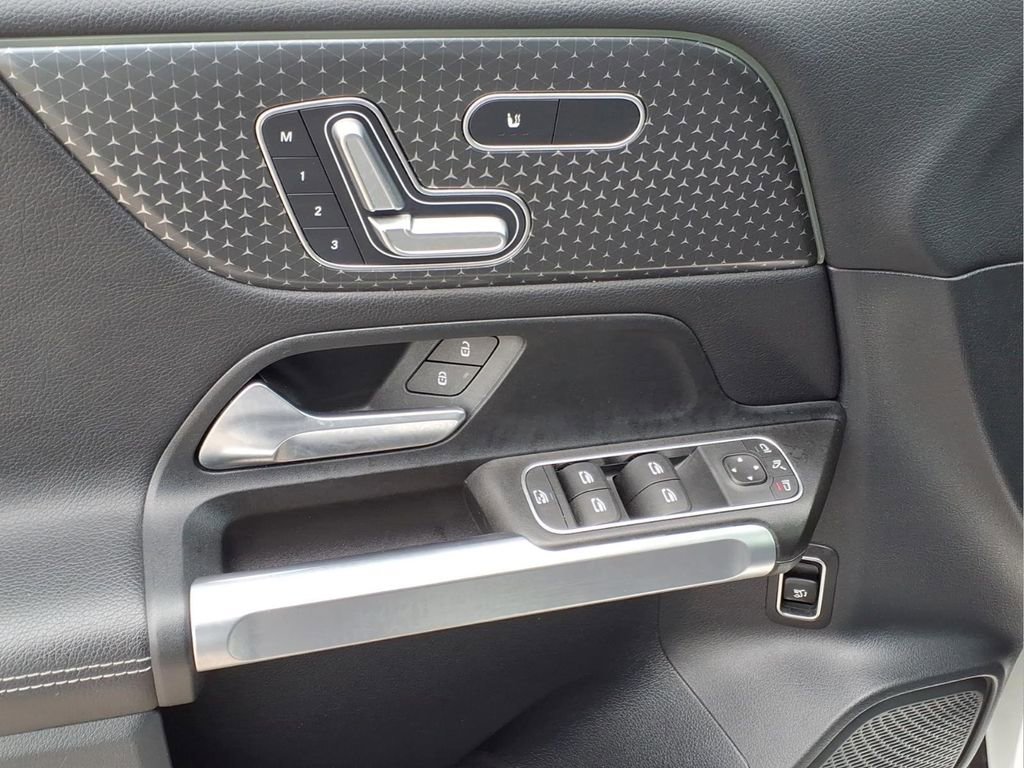 Used 2025 Mercedes-Benz GLB 250 image 19