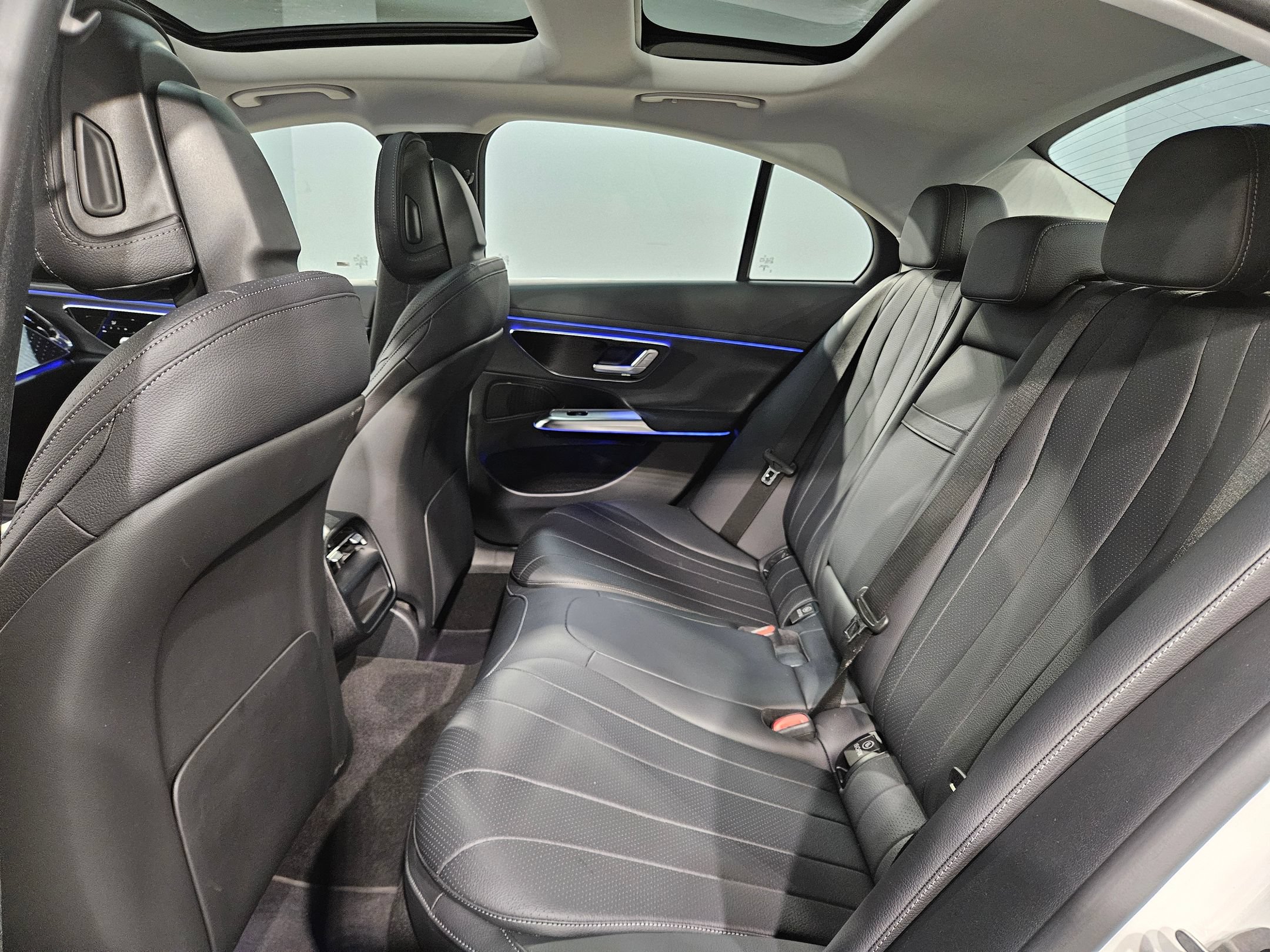 Used 2025 Mercedes-Benz E 350 Sedan w/ Winter Package image 37