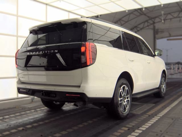 Used 2025 Ford Expedition Active AWD/4WD image 6