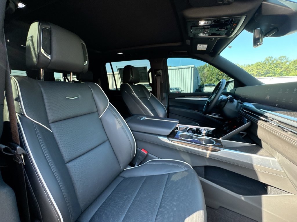 Used 2026 Cadillac Escalade ESV Luxury w/ LPO, Floor Liner Package RWD image 33