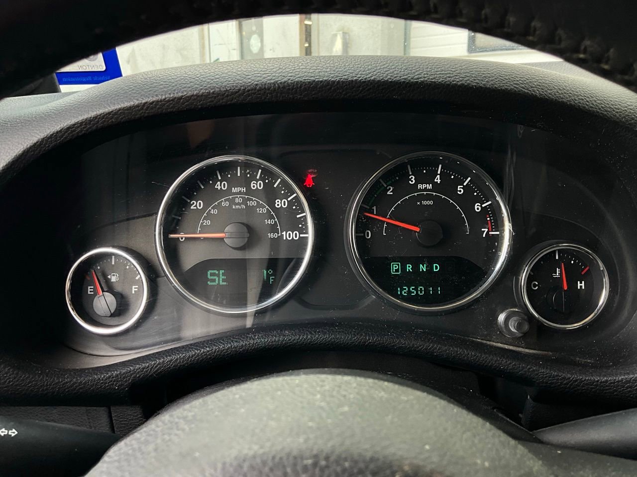 Used 2014 Jeep Wrangler Unlimited Sahara w/ Connectivity Group AWD/4WD image 32