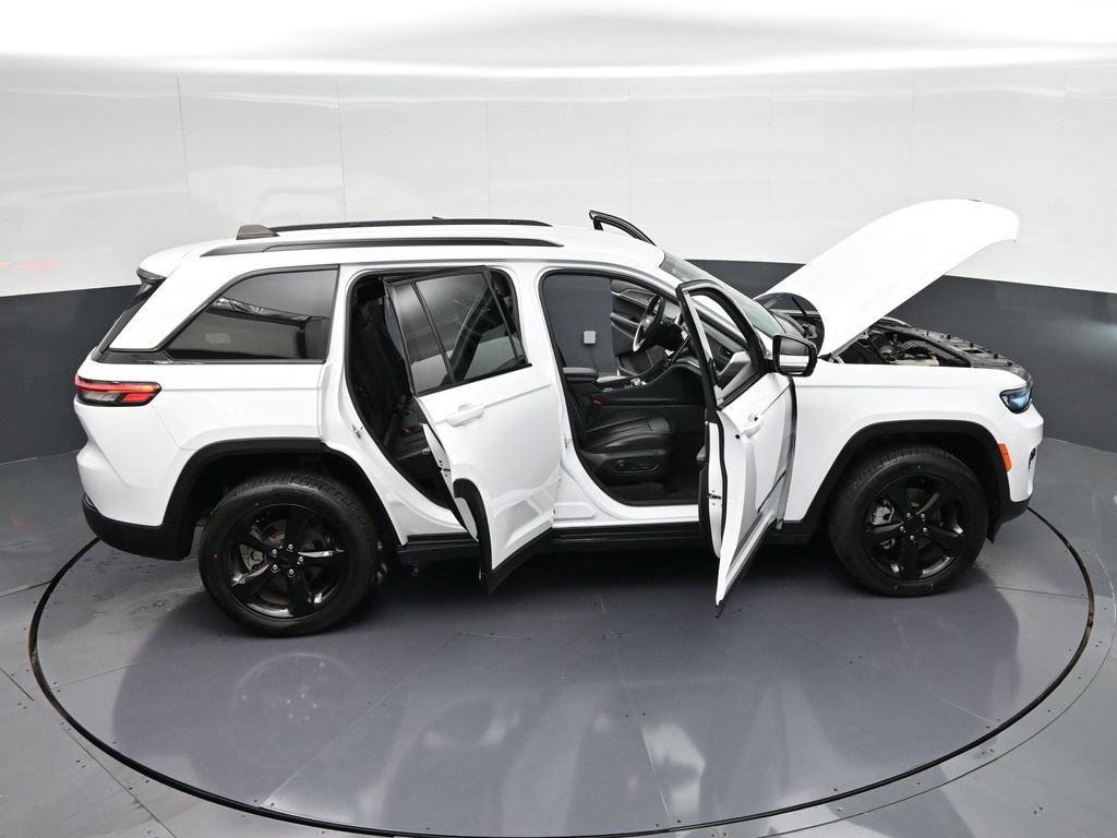 Used 2024 Jeep Grand Cherokee Limited w/ Black Appearance Package AWD/4WD image 41