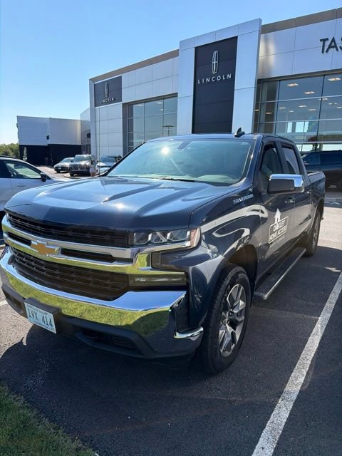 Used 2022 Chevrolet Silverado 1500 LT AWD/4WD image 2