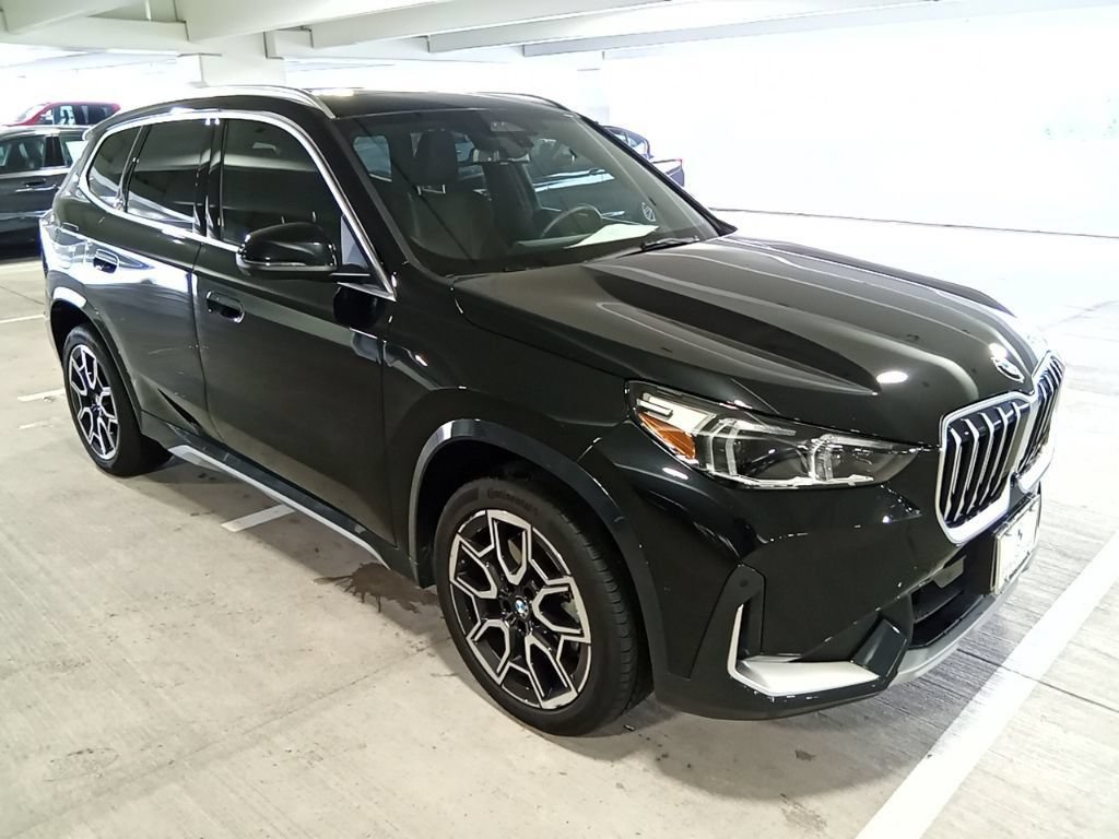 Used 2025 BMW X1 xDrive28i w/ Premium Package AWD/4WD image 3