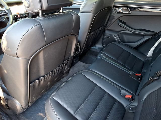 Certified 2025 Porsche Macan AWD/4WD image 12