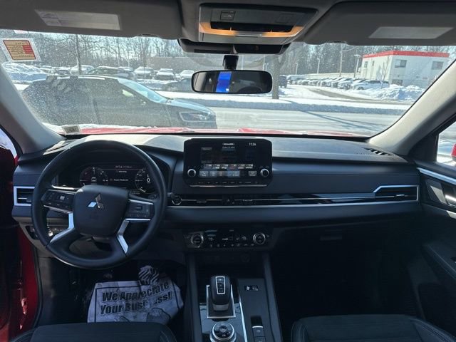 Used 2023 Mitsubishi Outlander SE image 19