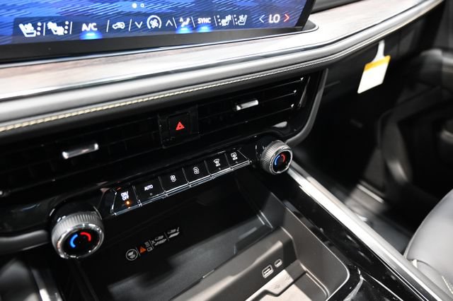 New 2026 Chevrolet Tahoe Premier w/ Sun And Tow Package AWD/4WD image 18