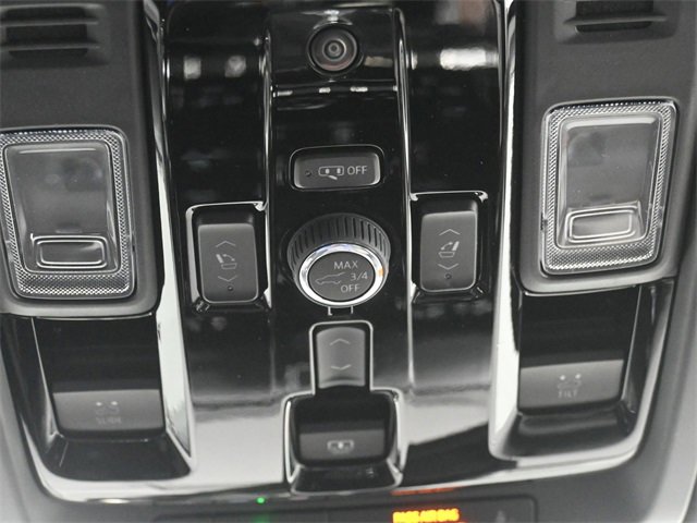 Used 2026 GMC Yukon Denali w/ Sun & Power Step Package image 21