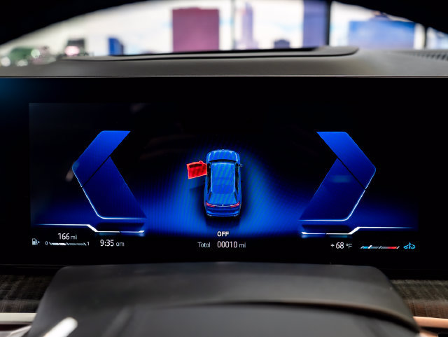 New 2026 BMW ALPINA XB7 AWD/4WD image 17