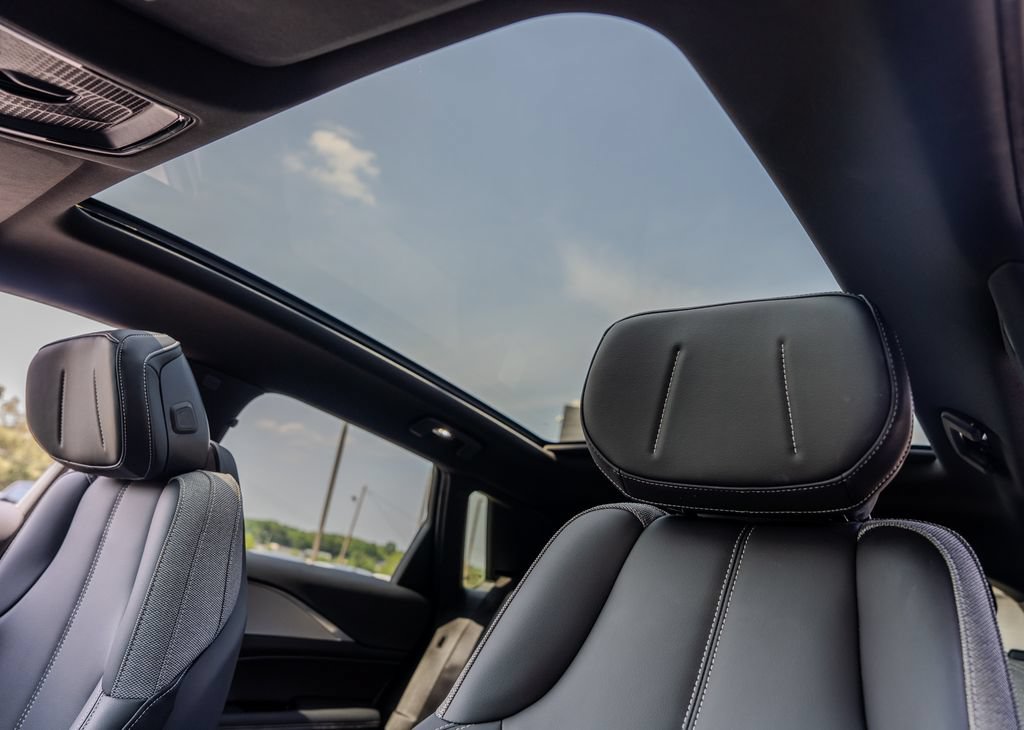 Used 2024 Cadillac Lyriq Tech RWD image 16