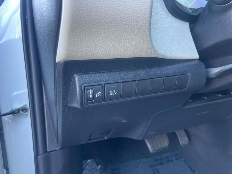 Used 2021 Toyota Corolla LE image 17