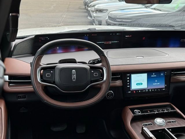 Used 2025 Lincoln Navigator L Reserve image 7