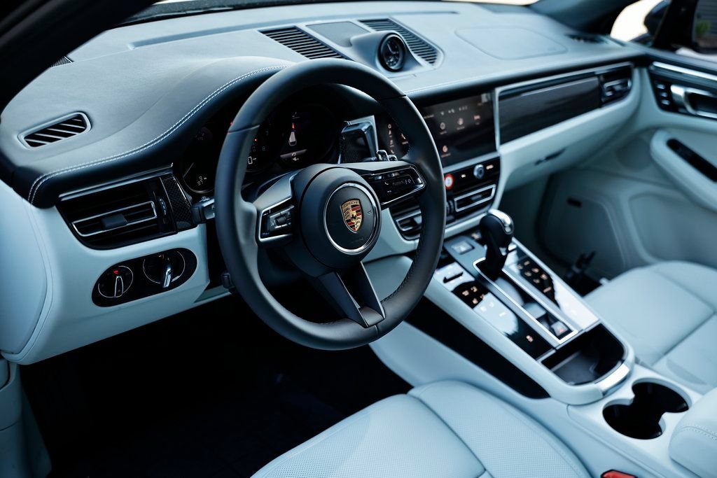 New 2026 Porsche Macan AWD/4WD image 4