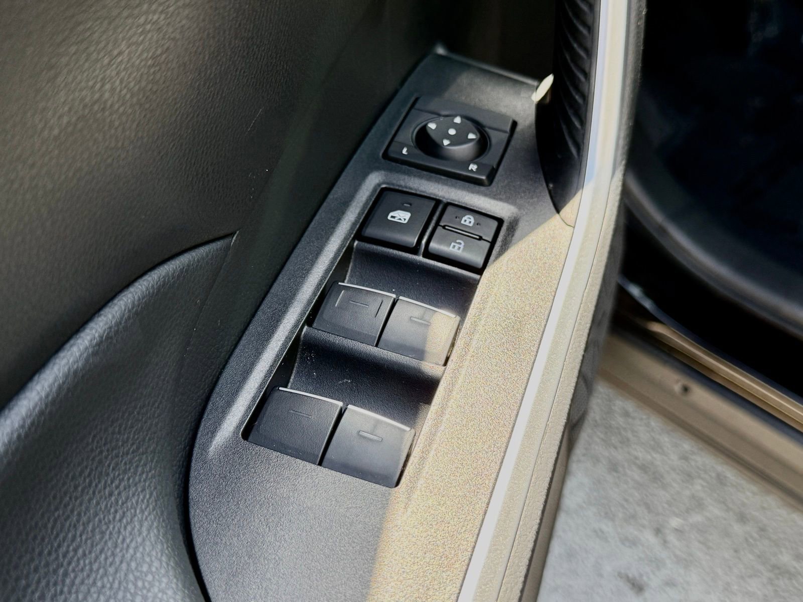 Used 2025 Toyota RAV4 XLE Premium FWD image 22