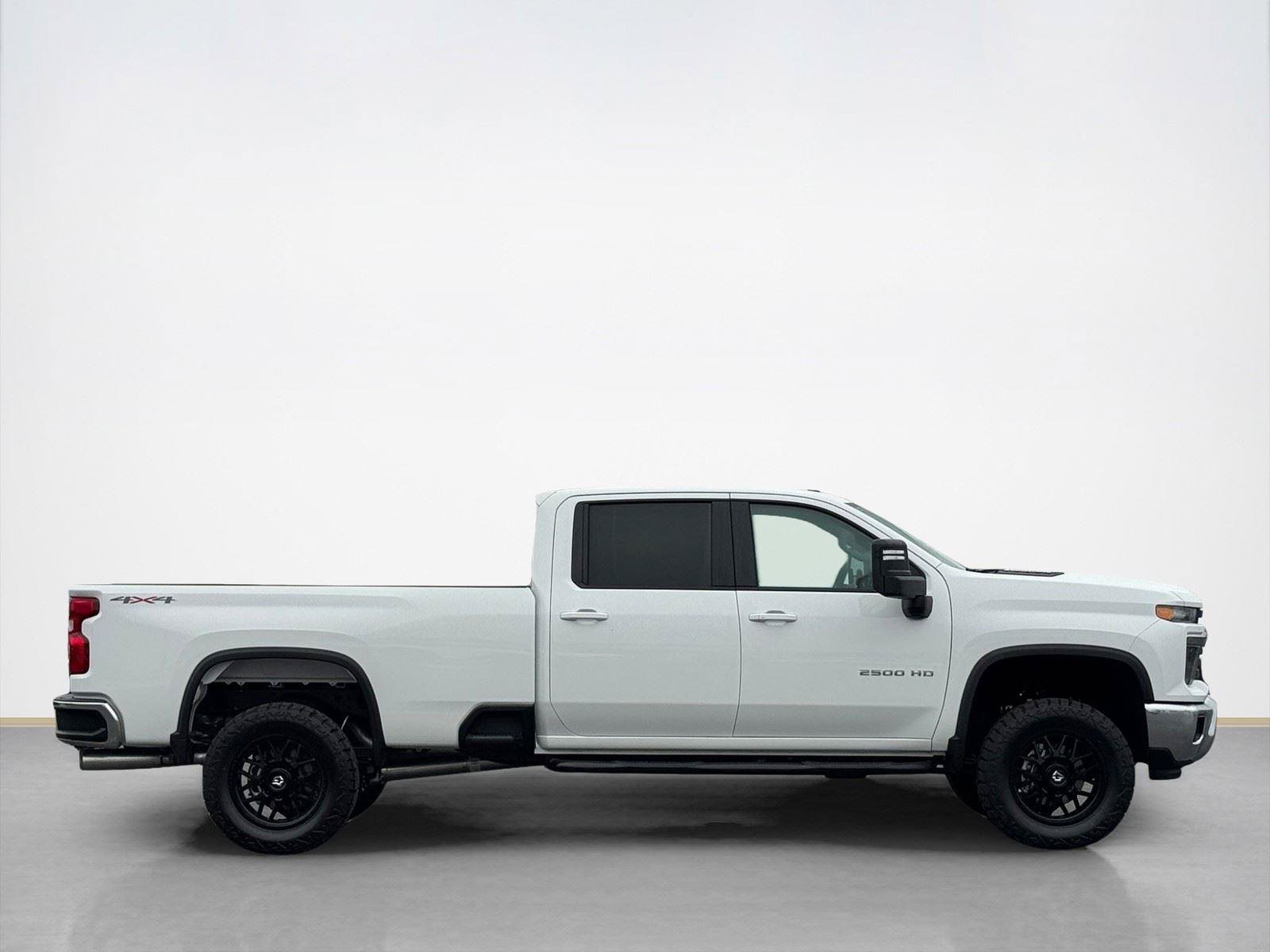 Used 2025 Chevrolet Silverado 2500 LT w/ Convenience Package AWD/4WD image 9