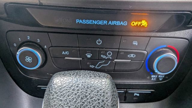 Used 2020 Ford Transit Connect XLT image 35