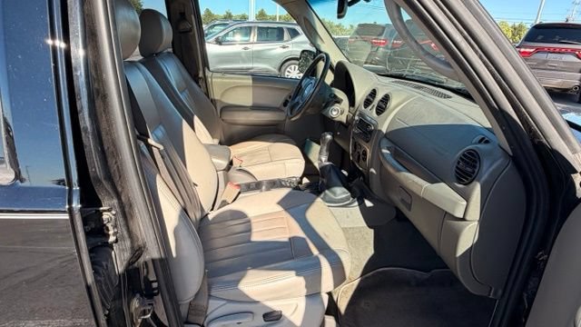 Used 2005 Jeep Liberty Renegade w/ Luxury Group AWD/4WD image 14