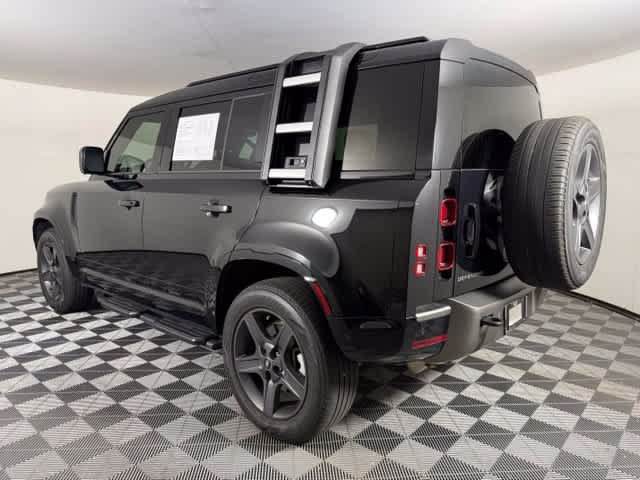 Used 2025 Land Rover Defender 110 X-Dynamic SE AWD/4WD image 4