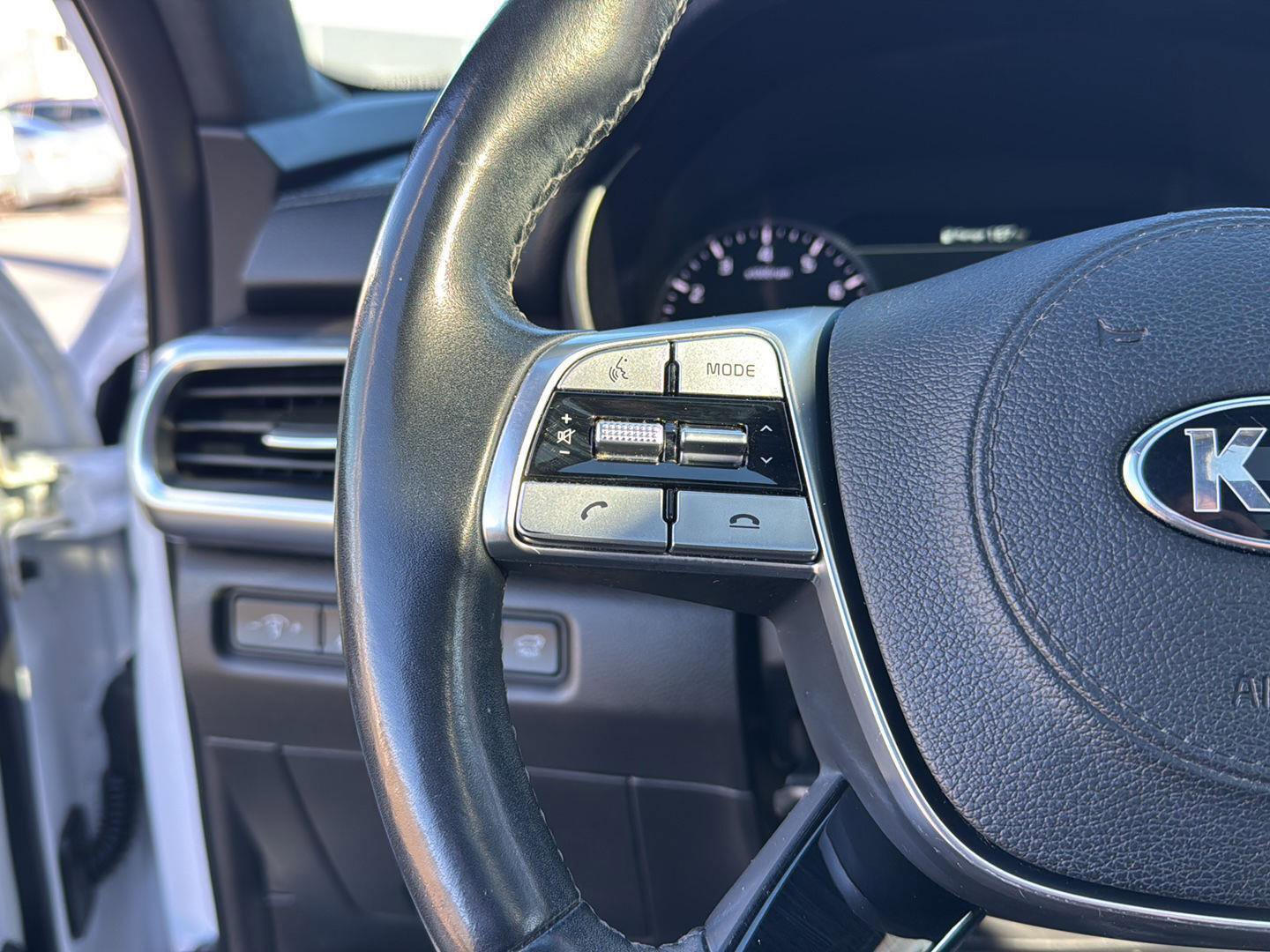 Used 2021 Kia Telluride SX w/ SX Prestige Package image 18