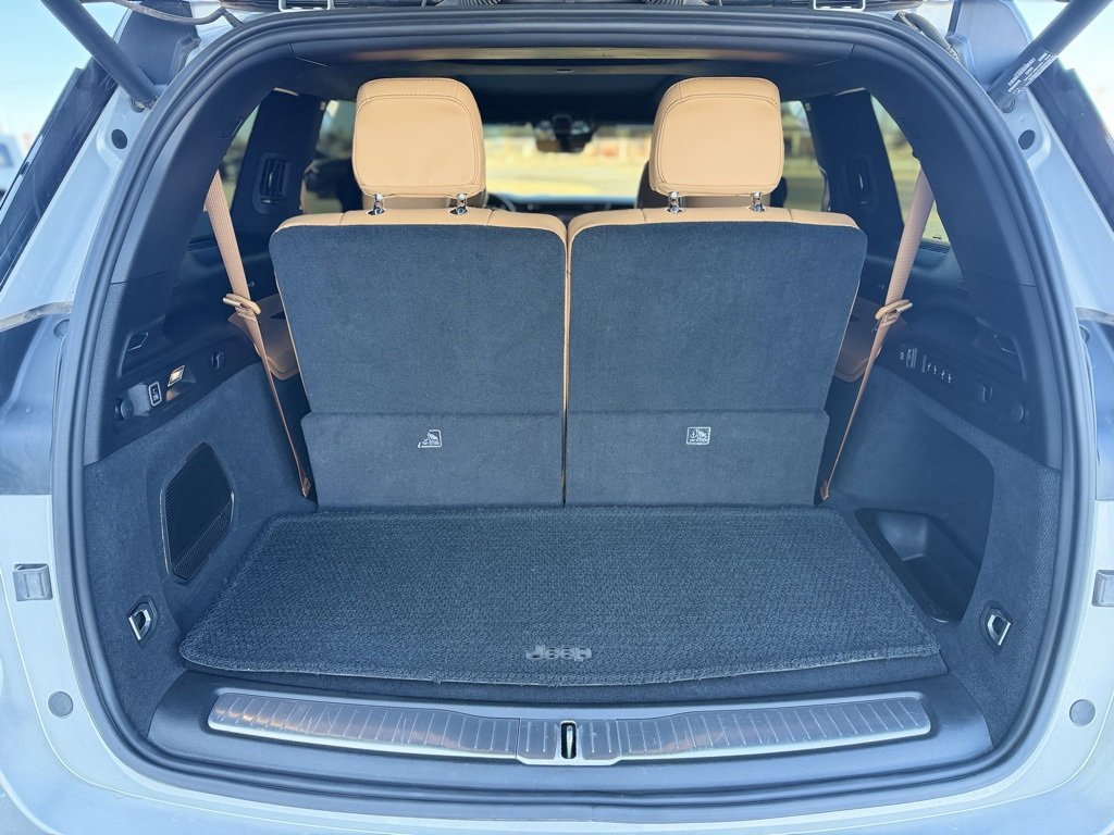 Used 2023 Jeep Grand Cherokee L Summit image 9